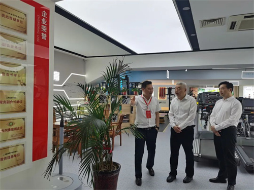 臨沂市政府王映海副市長(zhǎng)一行蒞臨leyu.樂(lè)魚體育集團(tuán)濟(jì)南省體旗艦店